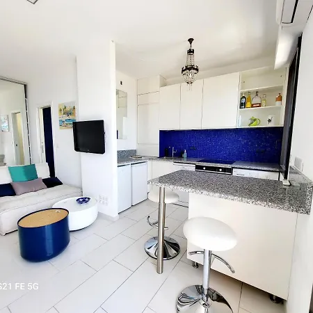 Apartment Chic & Charm