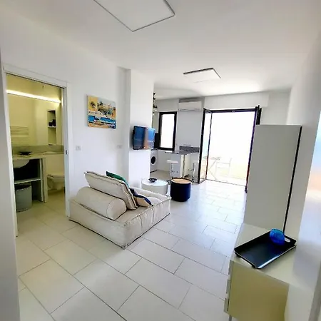 Chic & Charm Apartment